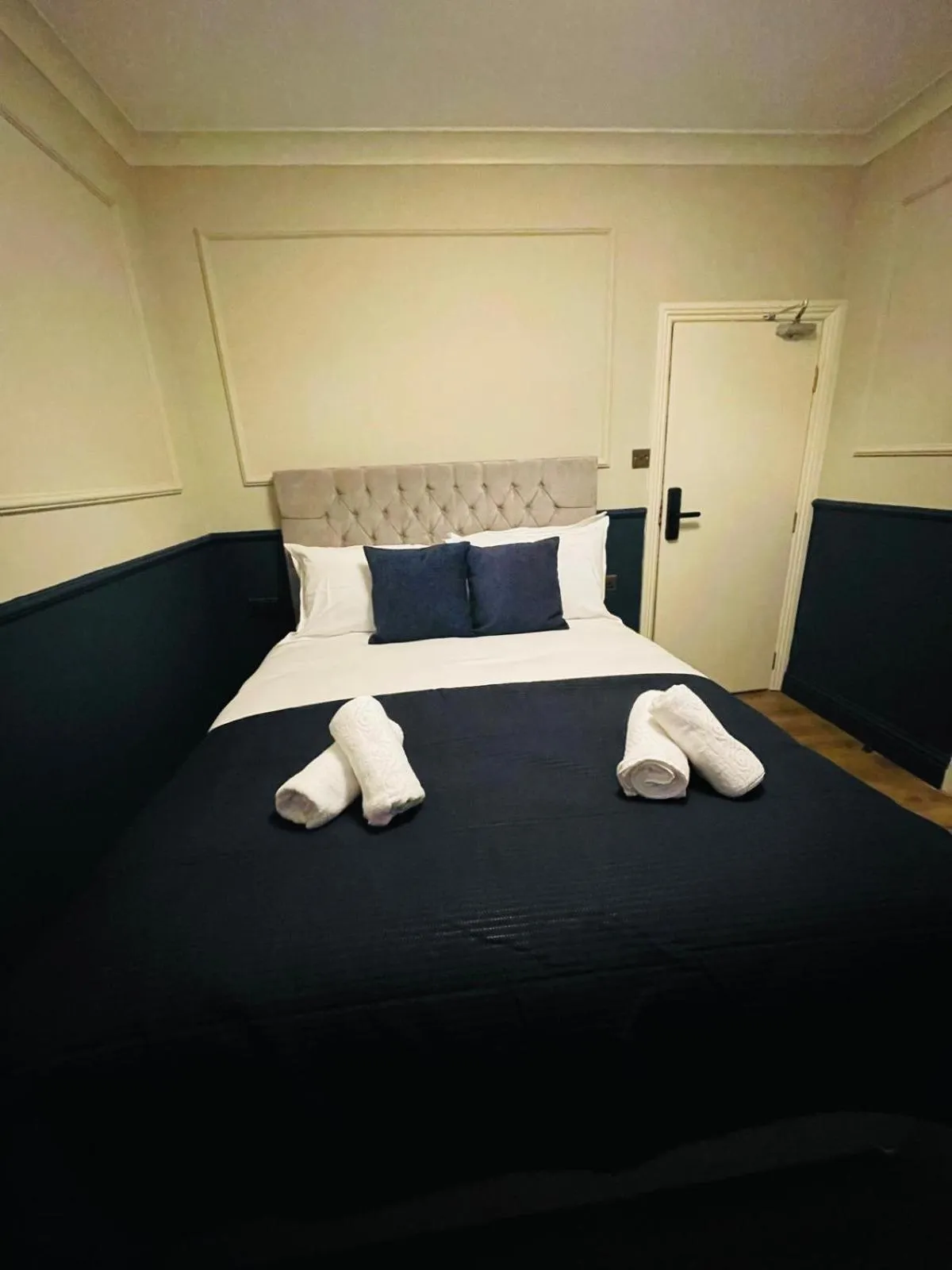 Bed in Eurobar & Hotel