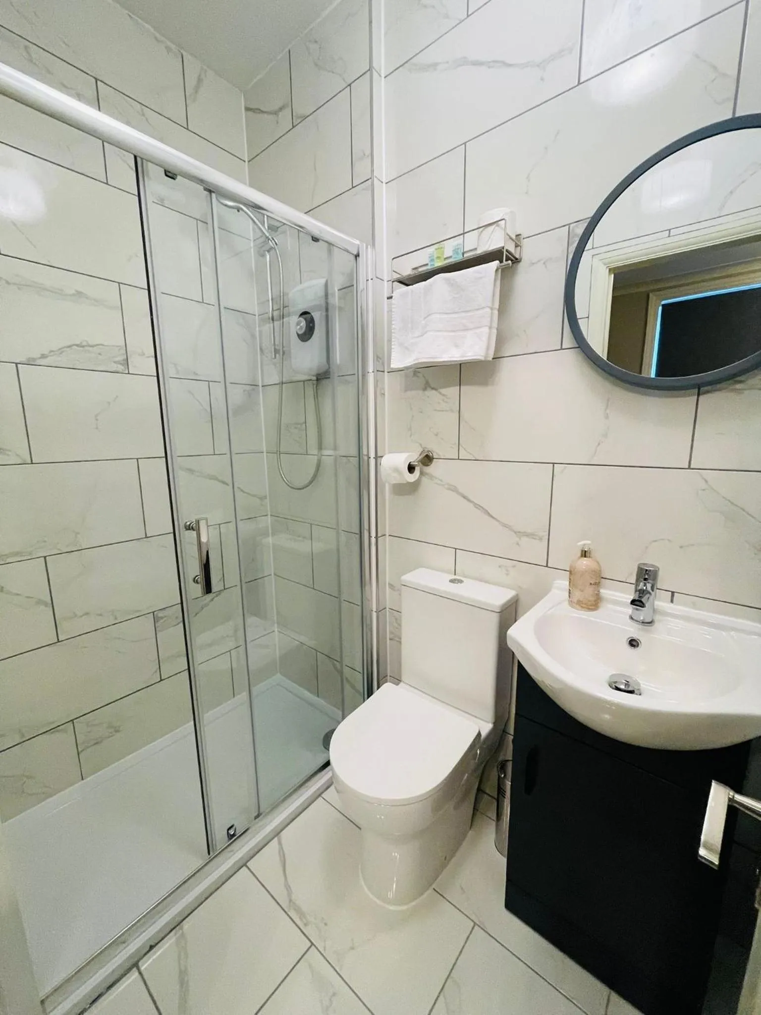 Shower in Eurobar & Hotel