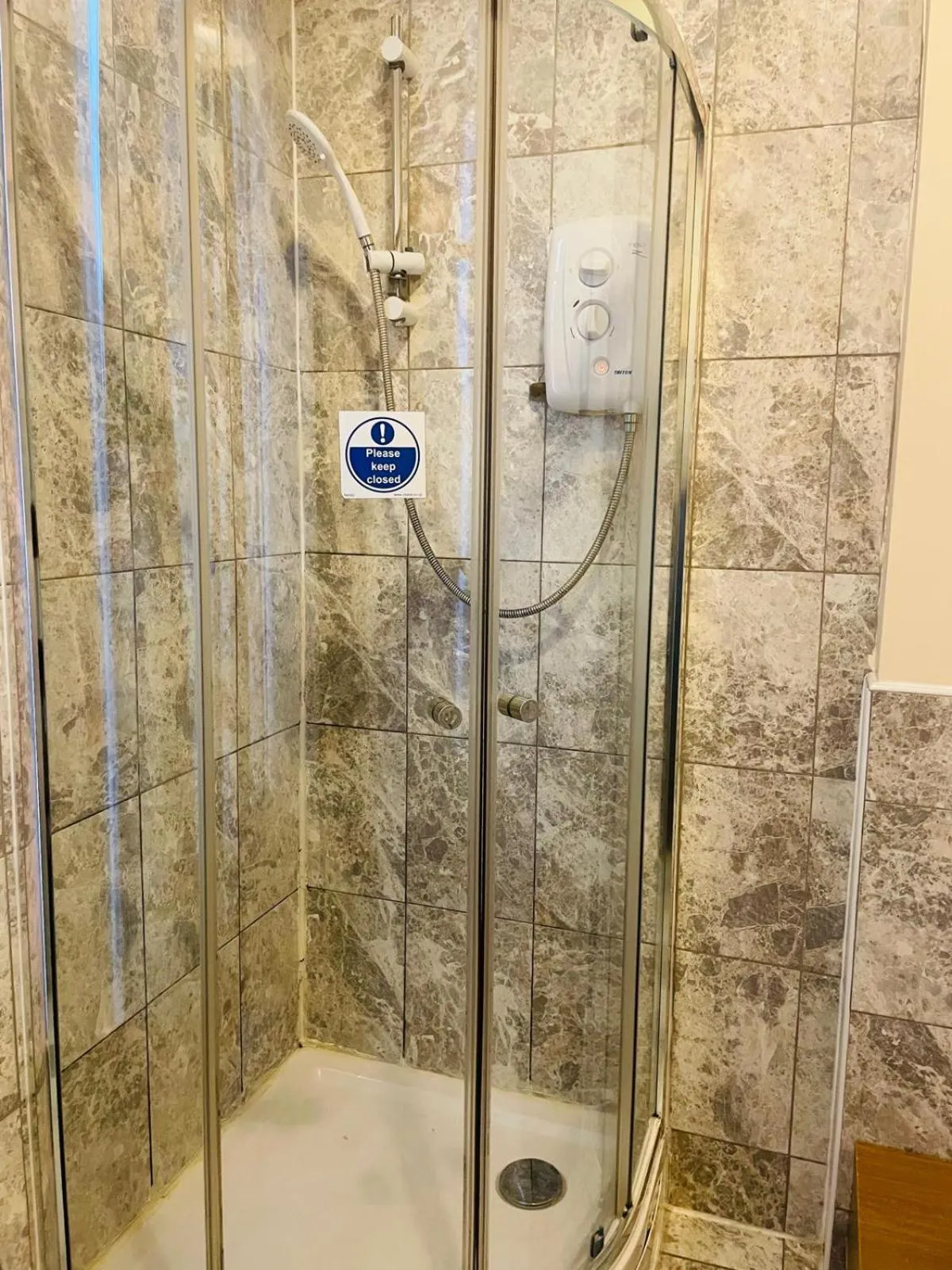 Shower in Eurobar & Hotel