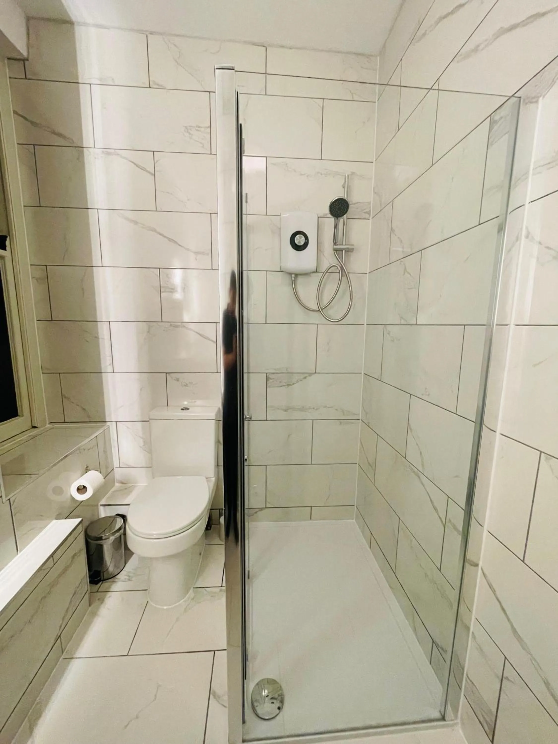 Shower in Eurobar & Hotel