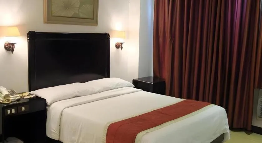 Bed in Alicia Hotel & Restaurant