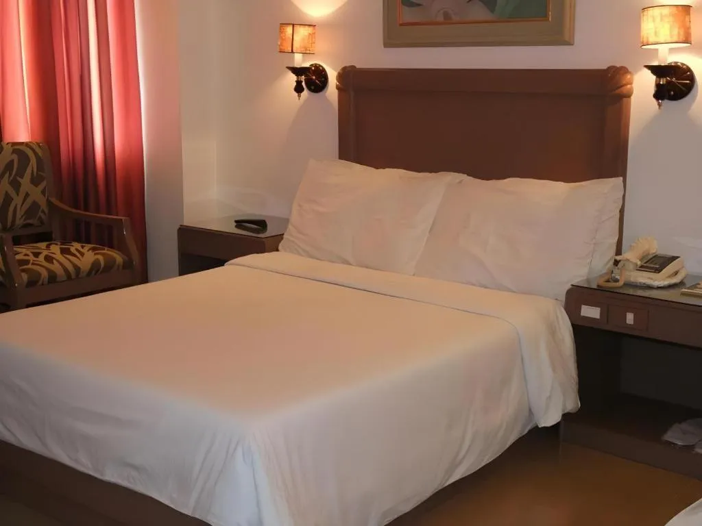 Bed in Alicia Hotel & Restaurant