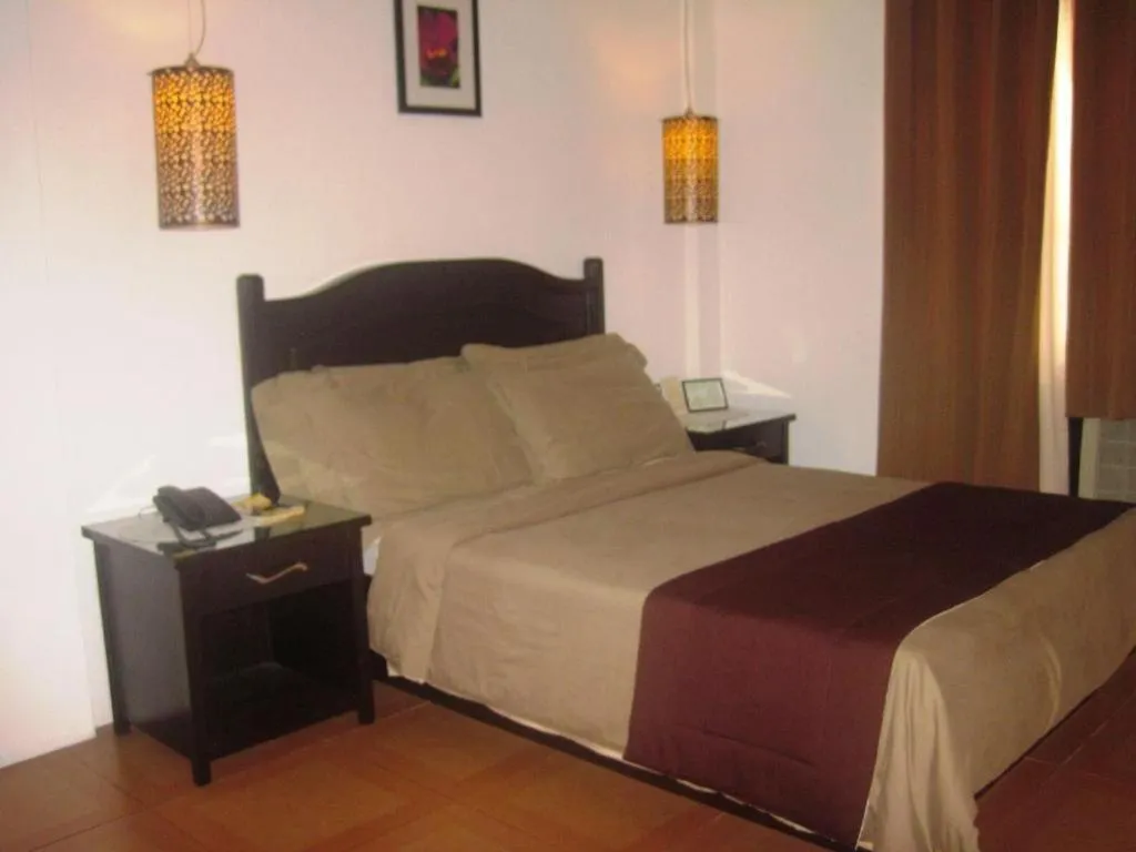 Bed in Alicia Hotel & Restaurant