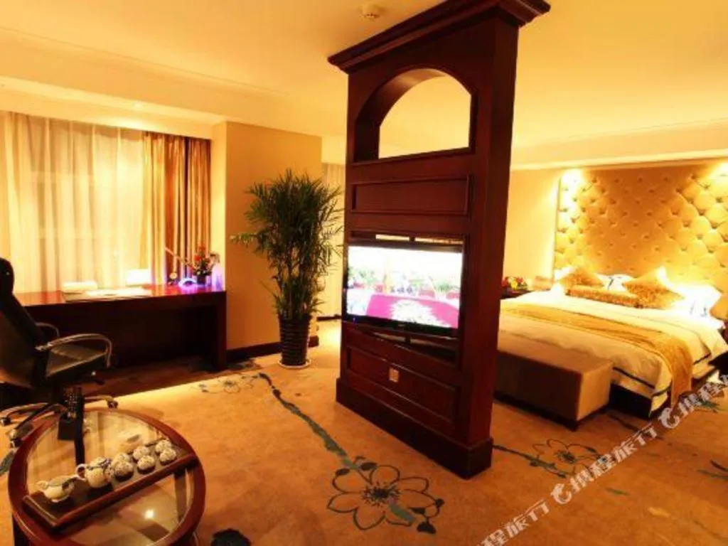 Bed in Jincheng Pacific Hotel