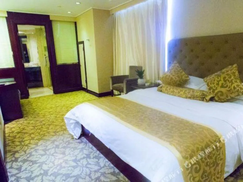 Bed in Jincheng Pacific Hotel