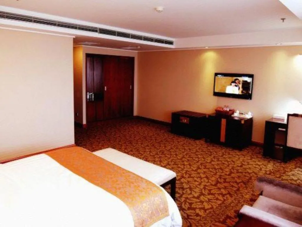 Bed in Jincheng Pacific Hotel