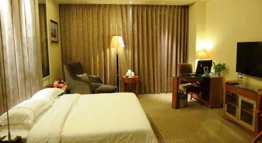 Bed in Qingdao Haidu Hotel