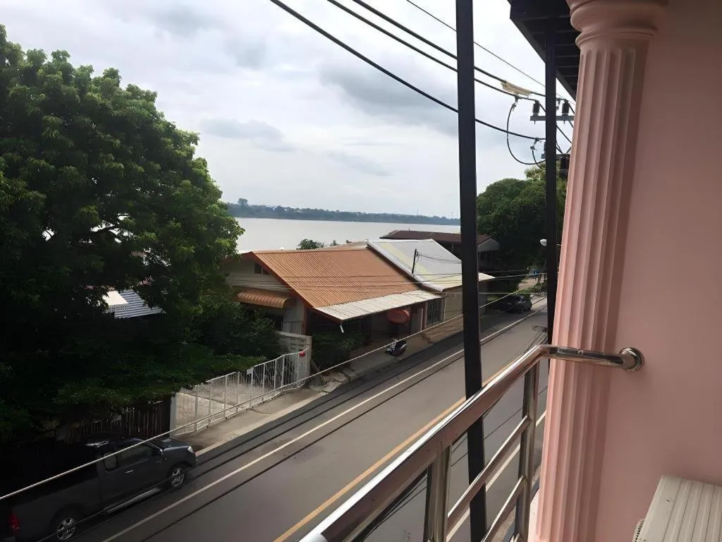 Baan Rim Khong Hotel