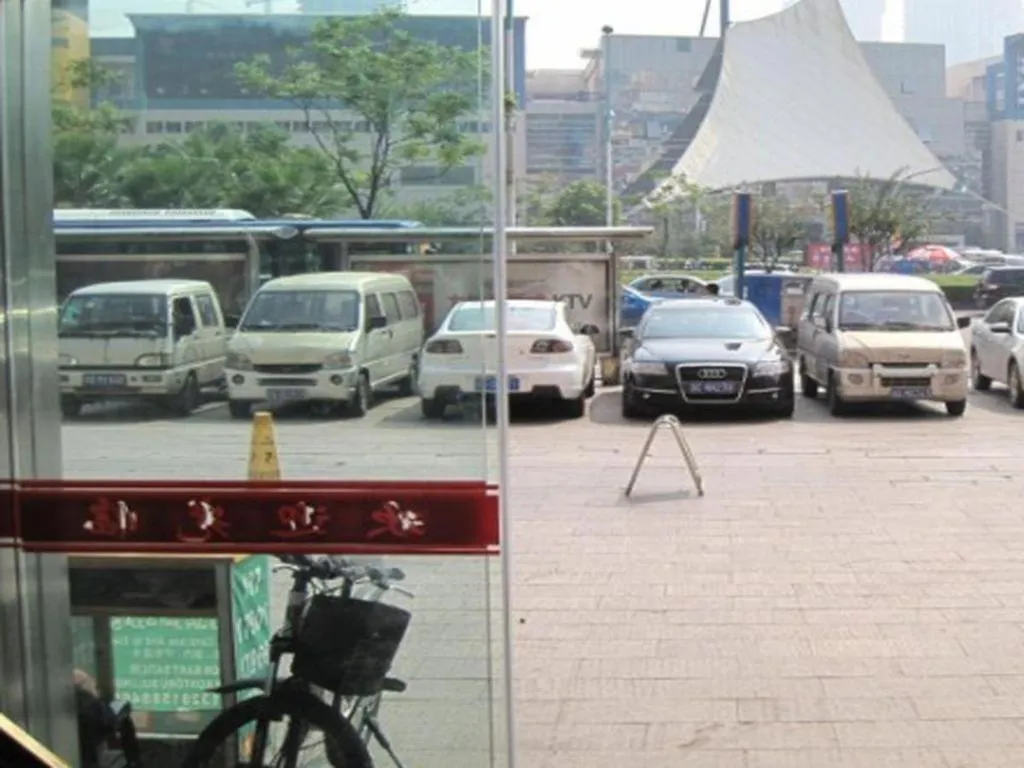 Yiwu Guomao Hotel