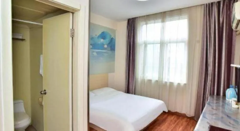 Bed in Super 8 Hotel Jinan Railway Station Square