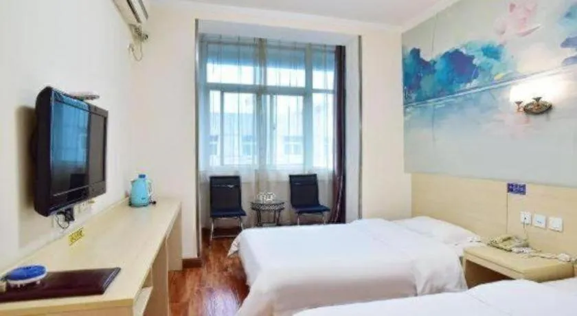 Bed in Super 8 Hotel Jinan Railway Station Square