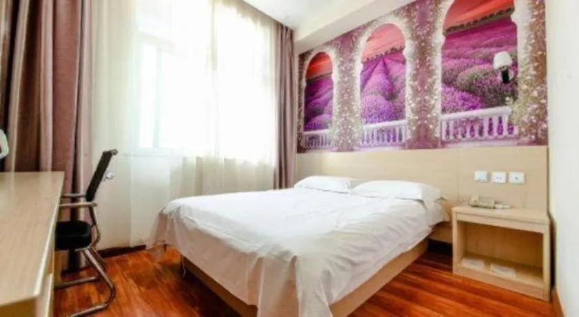 Bed in Super 8 Hotel Jinan Railway Station Square