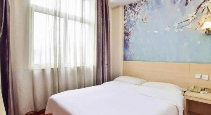 Bed in Super 8 Hotel Jinan Railway Station Square