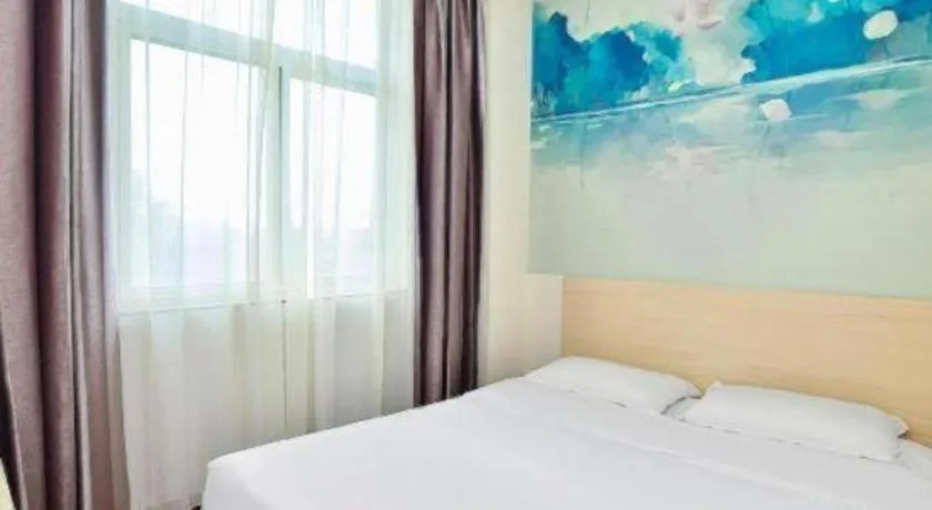 Bed in Super 8 Hotel Jinan Railway Station Square