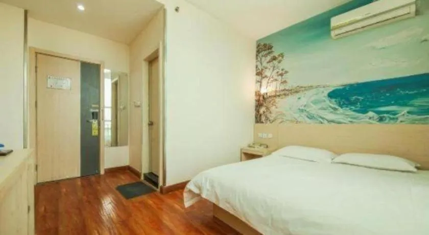 Bed in Super 8 Hotel Jinan Railway Station Square