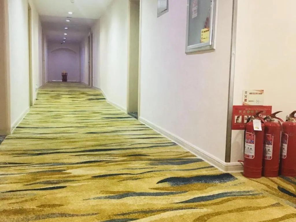 Super 8 Hotel Jinan Railway Station Square