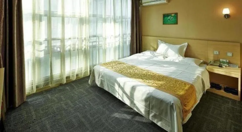 Bed in Super 8 Hotel Jinan Railway Station Square