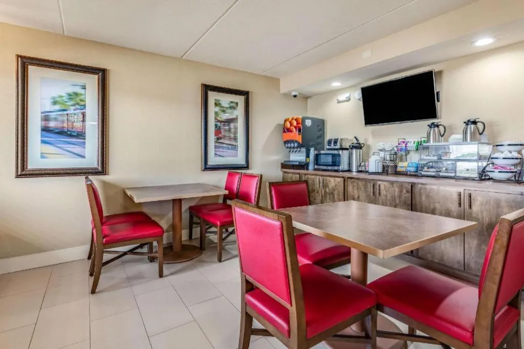 Rodeway Inn & Suites