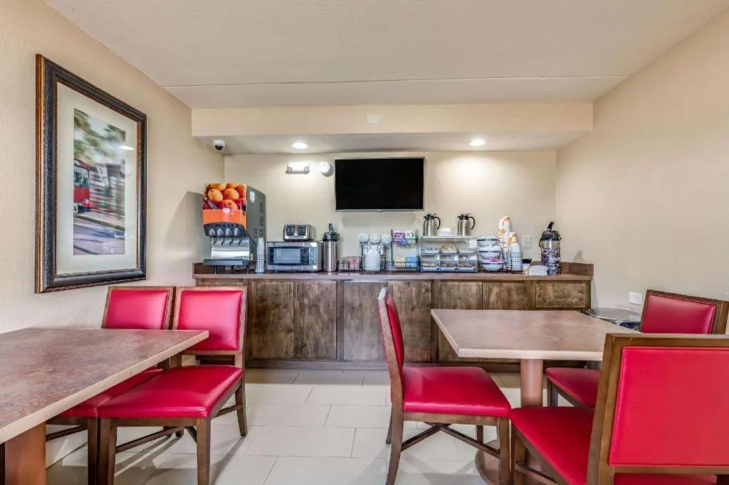 Rodeway Inn & Suites