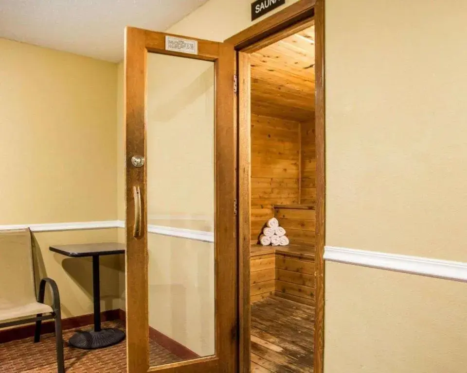 Quality Inn & Suites Davenport near I-80 Quality Inn & Suites Davenport near I-80