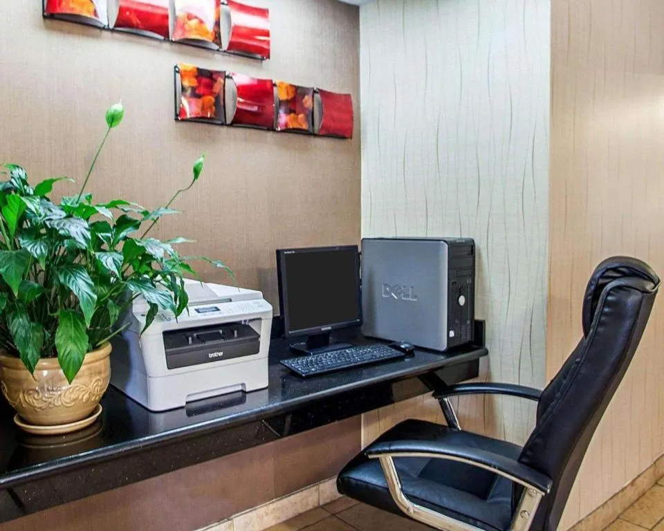 Quality Inn & Suites Davenport near I-80