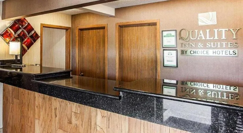 Quality Inn & Suites Davenport near I-80