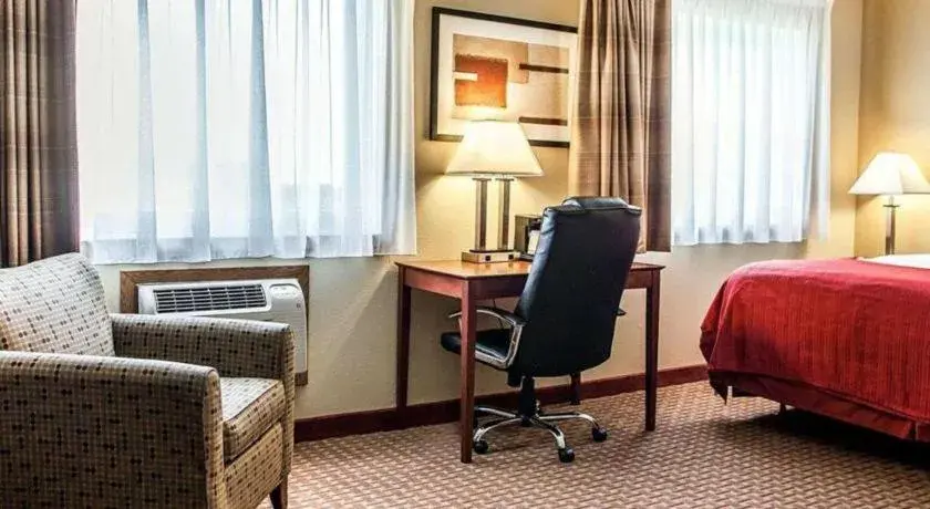 Bed in Quality Inn & Suites Davenport near I-80 Bed in Quality Inn & Suites Davenport near I-80