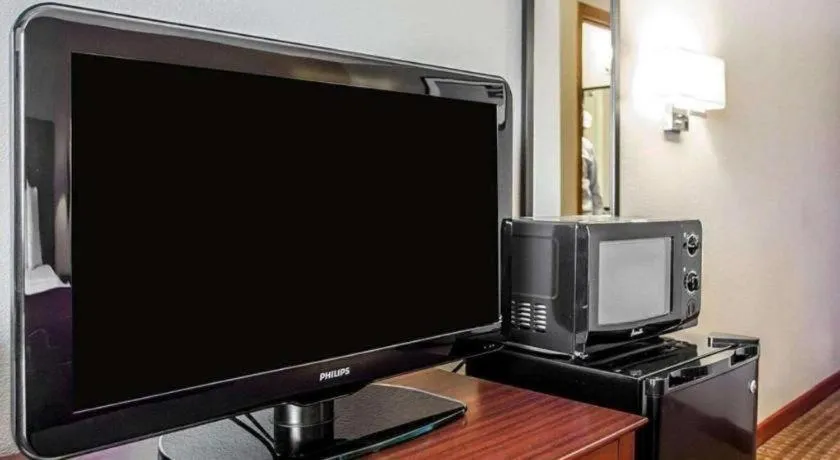 Quality Inn & Suites Davenport near I-80