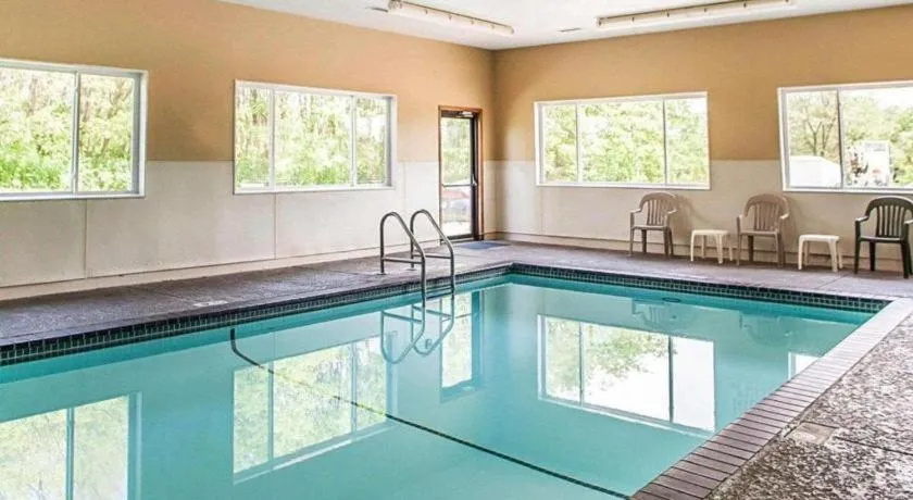 Quality Inn & Suites Davenport near I-80