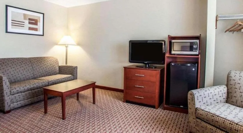 Quality Inn & Suites Davenport near I-80