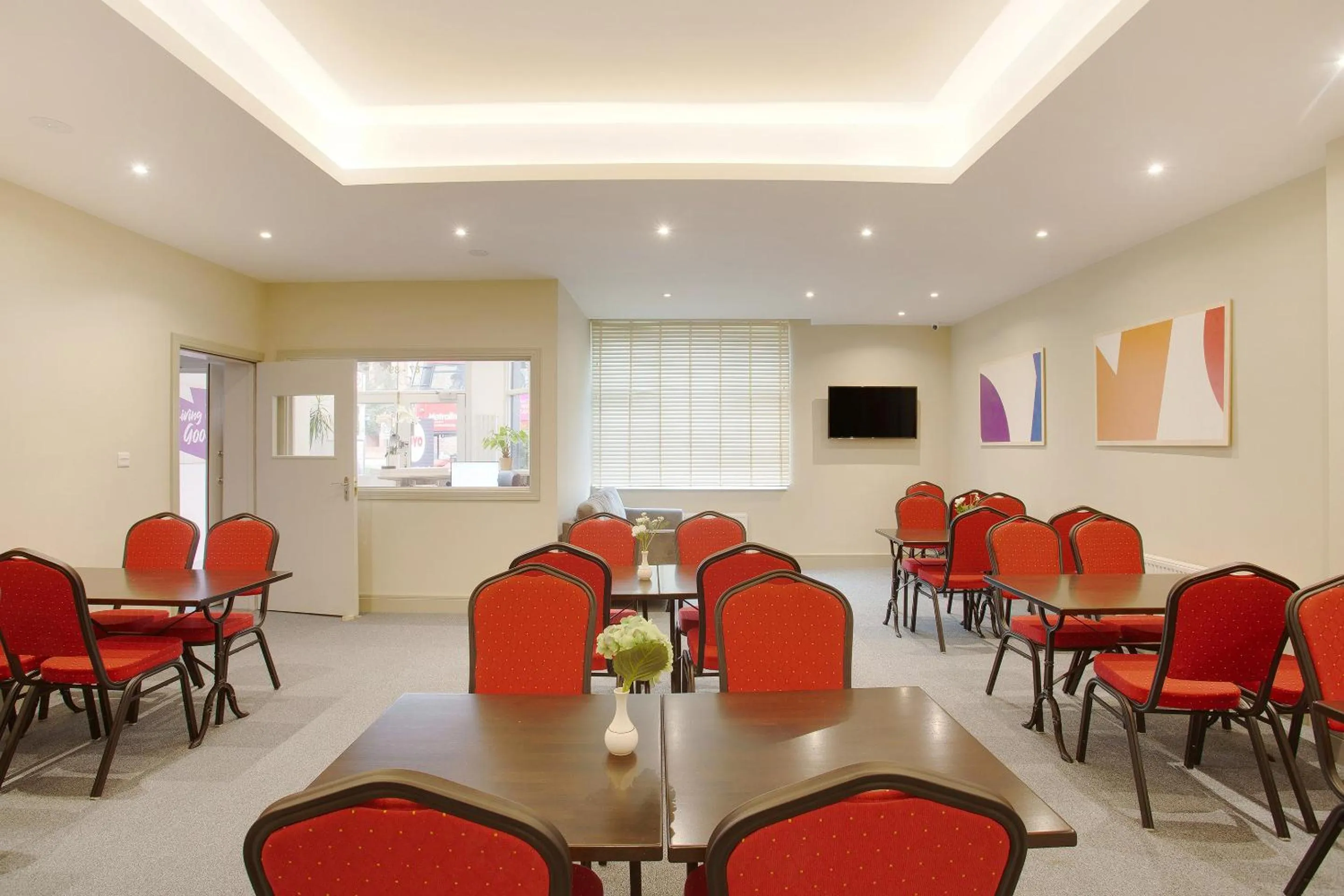 Dining area in Civic Hotel
