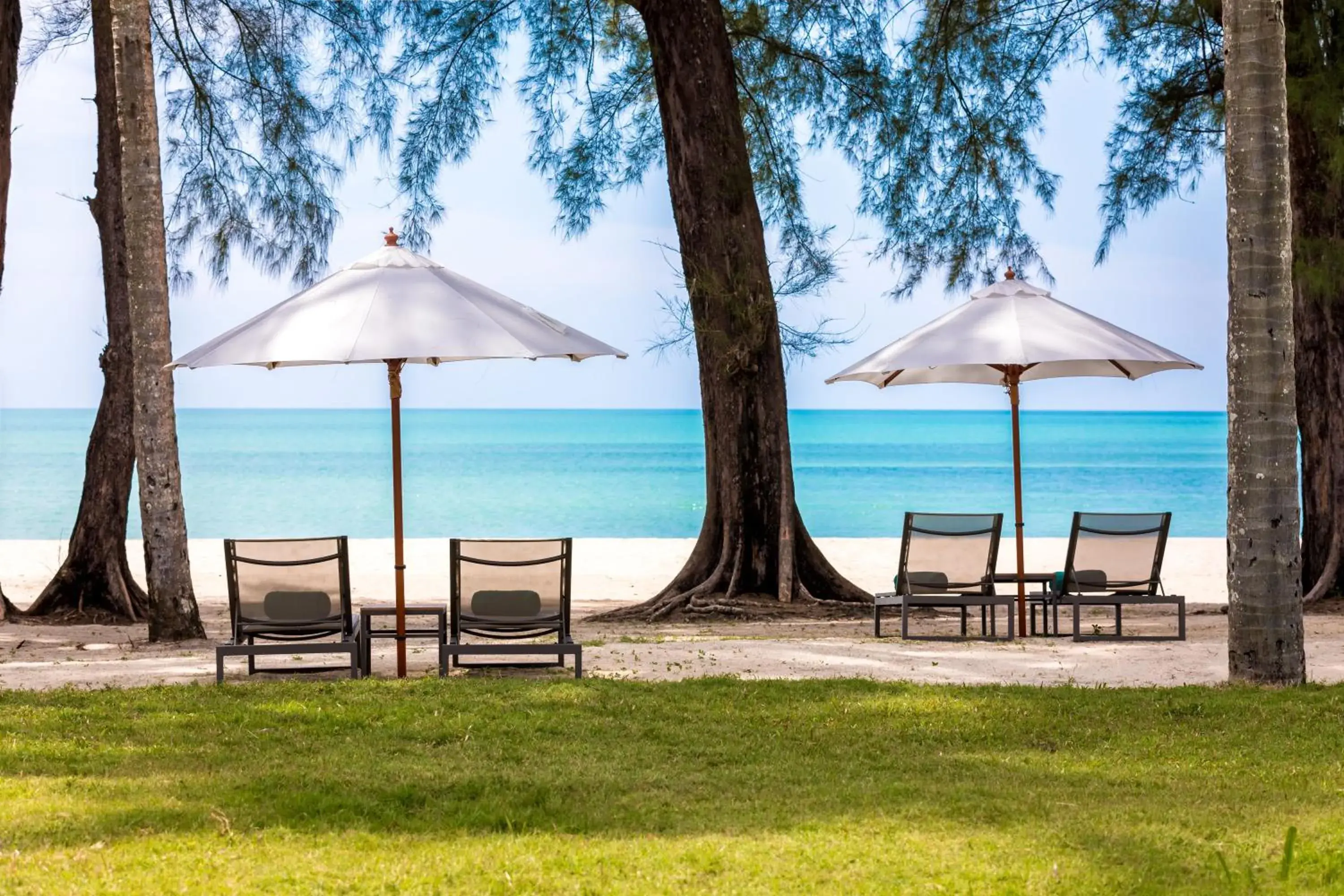 Beach in OUTRIGGER Khao Lak Beach Resort - SHA Extra Plus Beach in OUTRIGGER Khao Lak Beach Resort - SHA Extra Plus