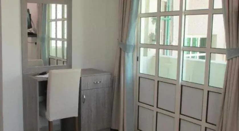 Sovereign Hotel - Marriage Certificate Required Sovereign Hotel - Marriage Certificate Required