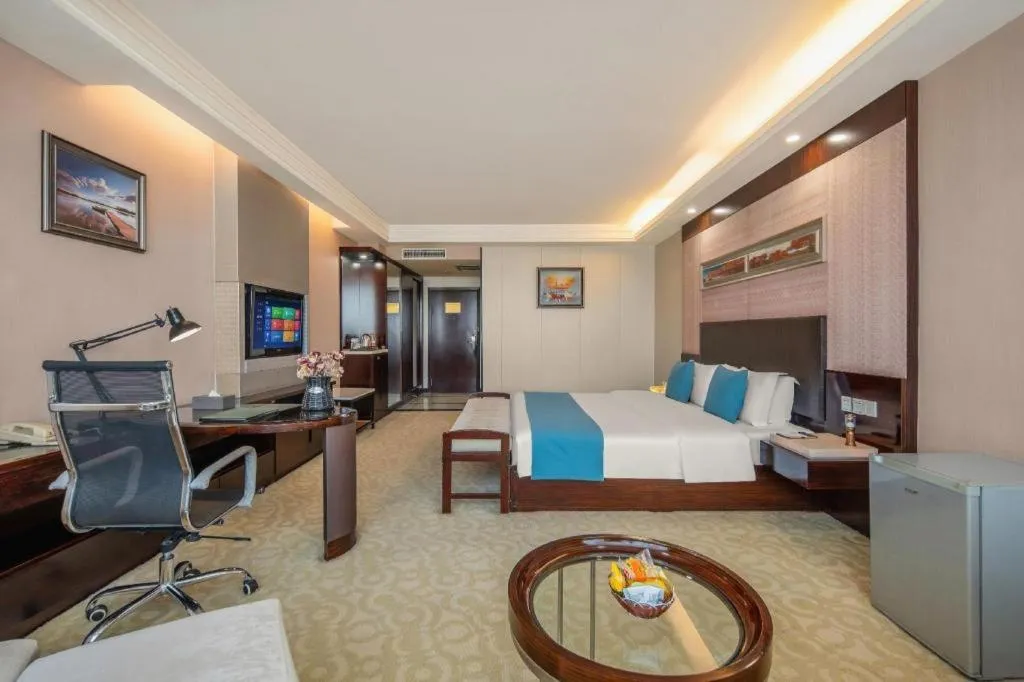 Bed in Aksu Pudong Holiday Hotel