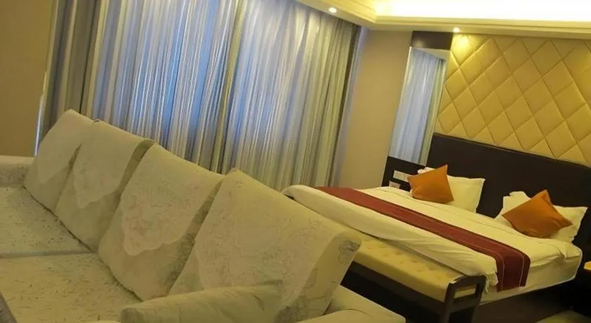 Bed in Aksu Pudong Holiday Hotel