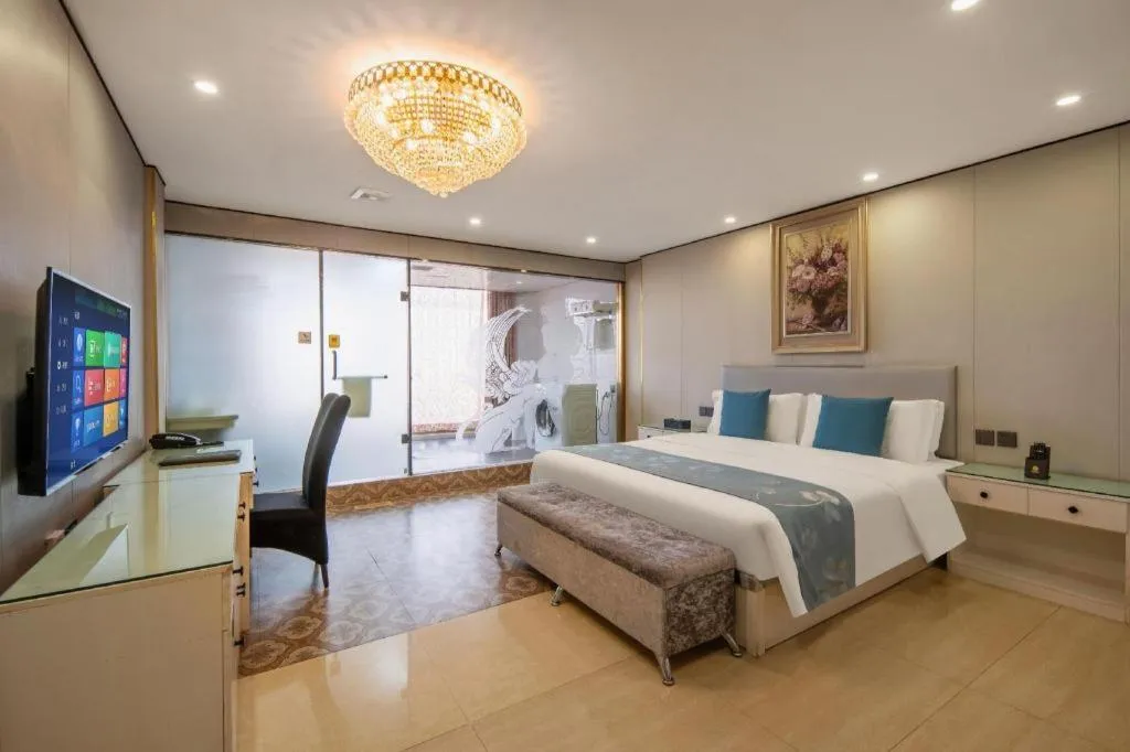 Bed in Aksu Pudong Holiday Hotel