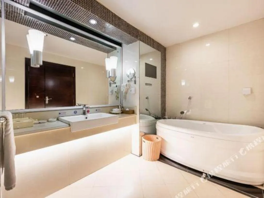 Bed in Aksu Pudong Holiday Hotel