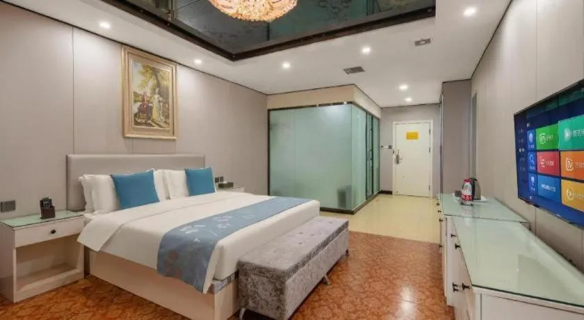 Bed in Aksu Pudong Holiday Hotel