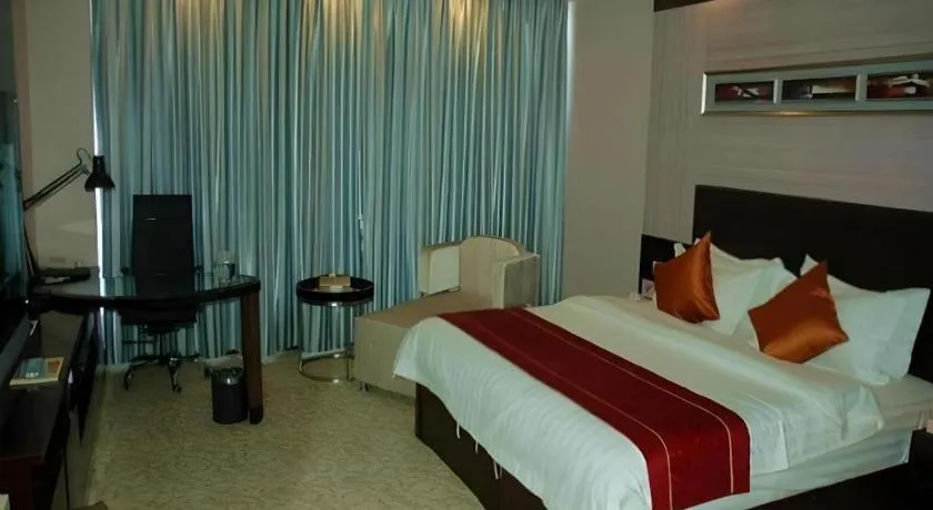 Bed in Aksu Pudong Holiday Hotel