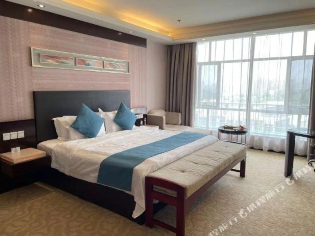 Bed in Aksu Pudong Holiday Hotel