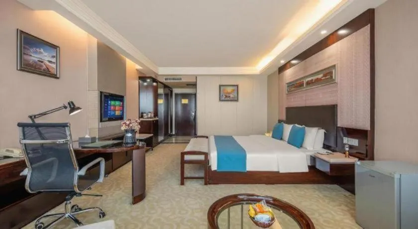 Bed in Aksu Pudong Holiday Hotel