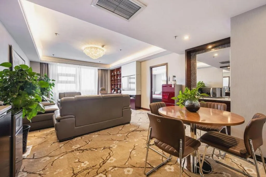 Aksu Pudong Holiday Hotel