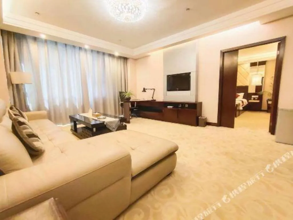 Bed in Aksu Pudong Holiday Hotel