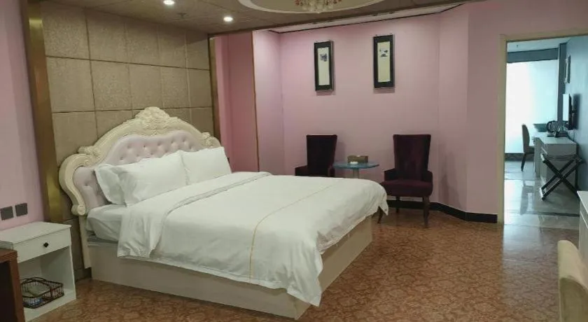 Bed in Aksu Pudong Holiday Hotel