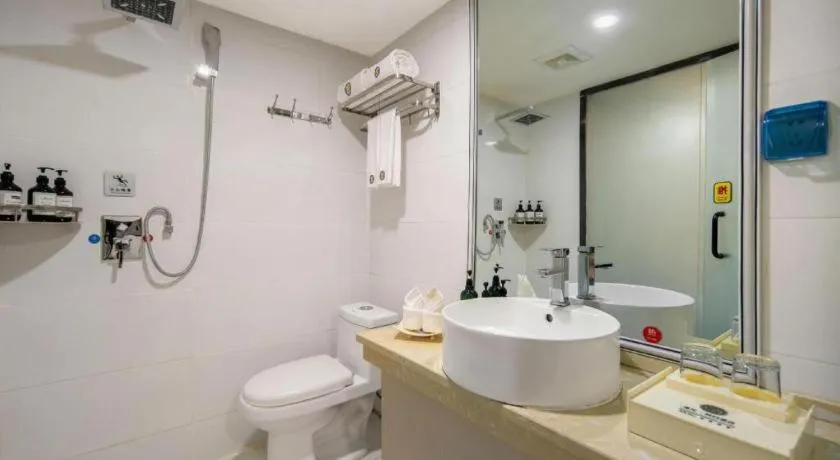 Aksu Pudong Holiday Hotel