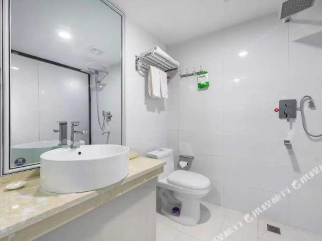 Aksu Pudong Holiday Hotel