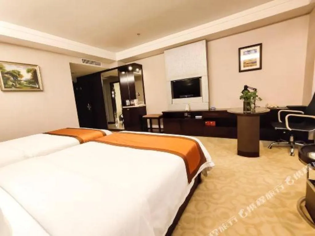 Bed in Aksu Pudong Holiday Hotel