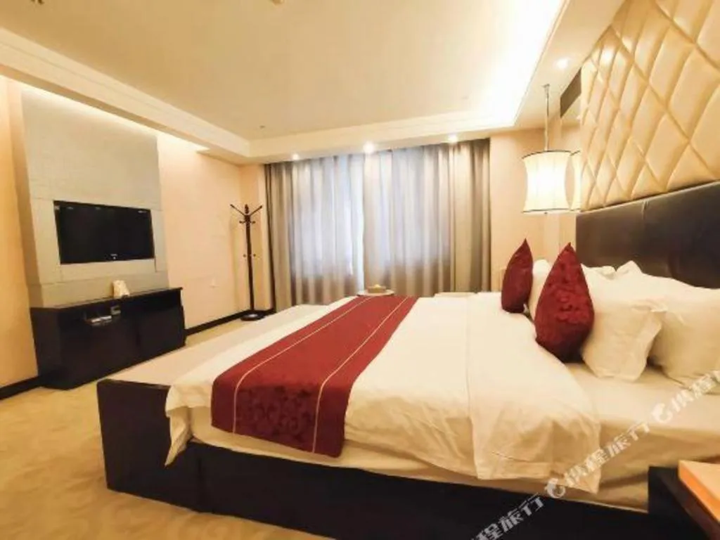 Bed in Aksu Pudong Holiday Hotel