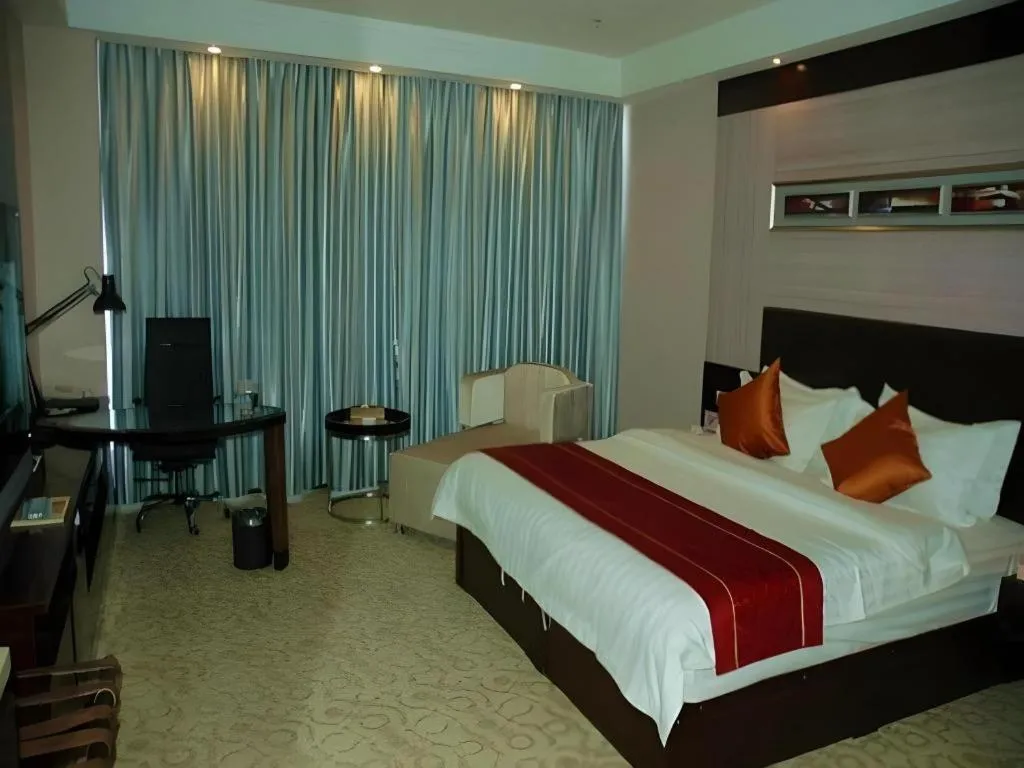 Bed in Aksu Pudong Holiday Hotel