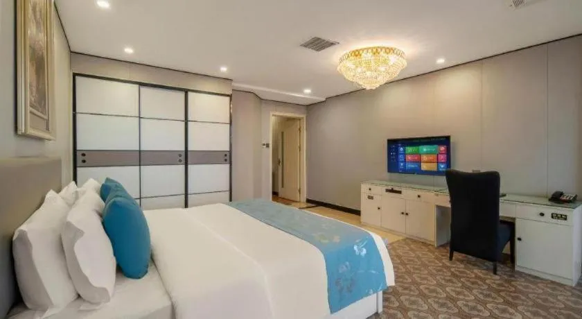 Bed in Aksu Pudong Holiday Hotel